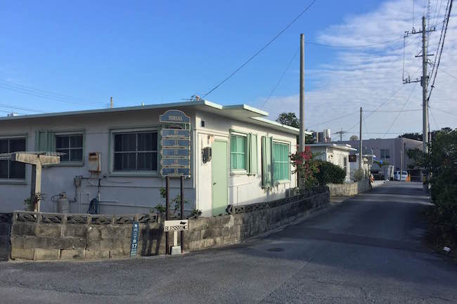 元米軍住宅、沖縄・ 港川ステイツサイドタウン が異質なオシャレさ