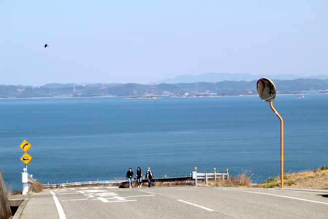 最高に気持ちイイ、女の離島旅。自転車で豊島をグルリ一周するイロハ