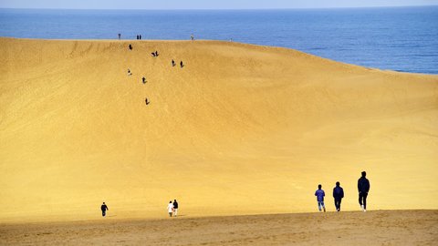 どっちが日本一？ 鳥取砂丘より3倍も広い砂丘が「青森」にひっそりある