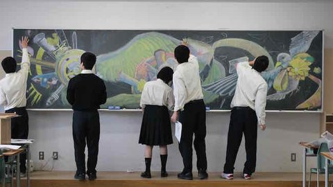 女子高校生が描いた話題の「黒板アート」、今年は全国でも大ブームに