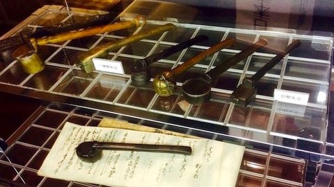 戦国武将の「鉛筆」も。文具の歴史がわかる浅草橋「日本文具資料館」