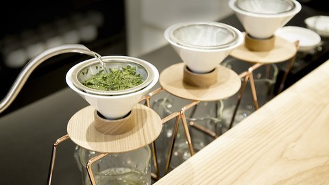 世界初ハンドドリップで淹れる日本茶専門店『東京茶寮』が登場