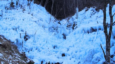 埼玉は別世界かな。幻想すぎる氷の絶景「あしがくぼの氷柱」へ