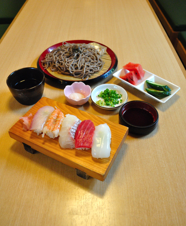 新栄寿司の寿司とざるそばのセット1000円