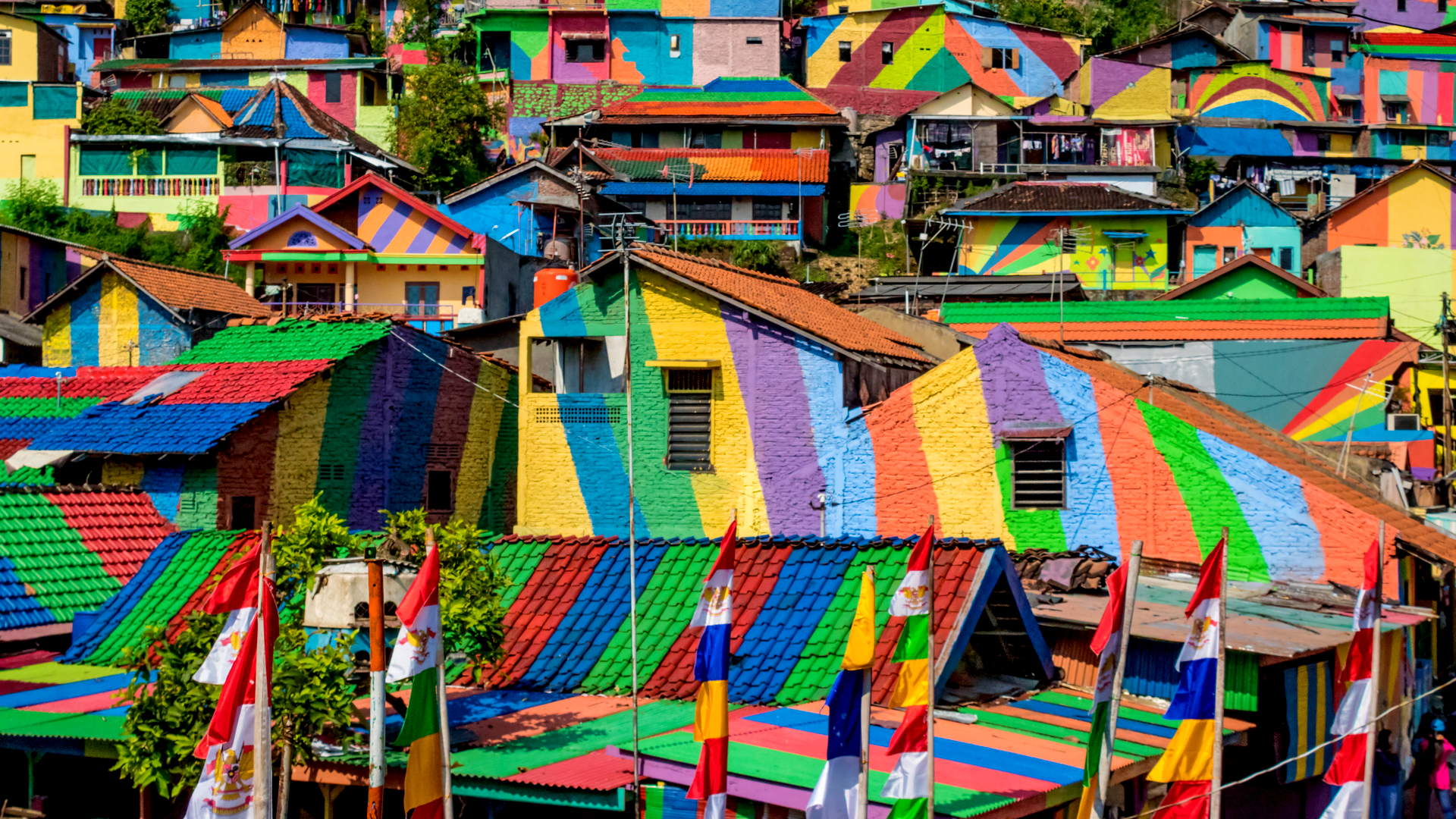 インドネシアの村 カラフルに塗ったら観光客が殺到 世界の街おこし事例 Trip Editor