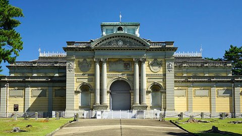 ここ奈良県です。ヨーロッパの宮殿のような『奈良国立博物館』
