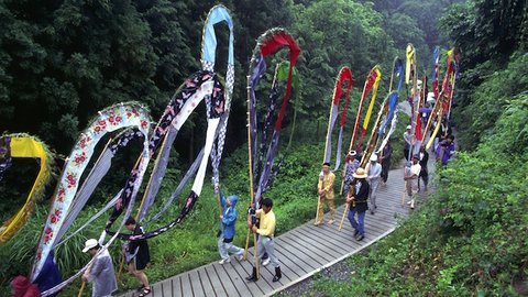 長野県上田市で500年も続く雨乞いの祭「岳の幟」