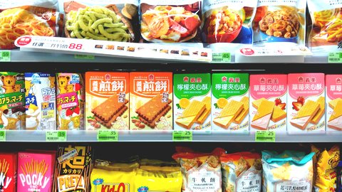 台湾人に人気の日本のお菓子は？現地の「トモズ」に行って驚いたこと