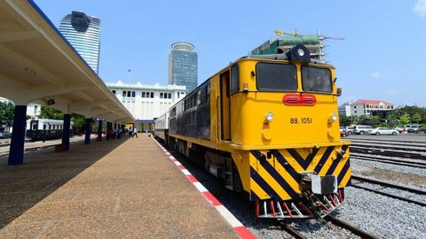復旧進むカンボジアの鉄道、プノンペンと空港をつなぐ列車が運行開始