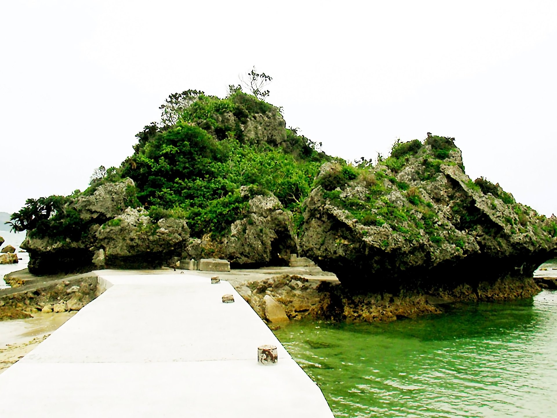 神が降臨した島 沖縄うるま市の離島 浜比嘉島 に旅人が惹かれるワケ ページ 2 2 Trip Editor