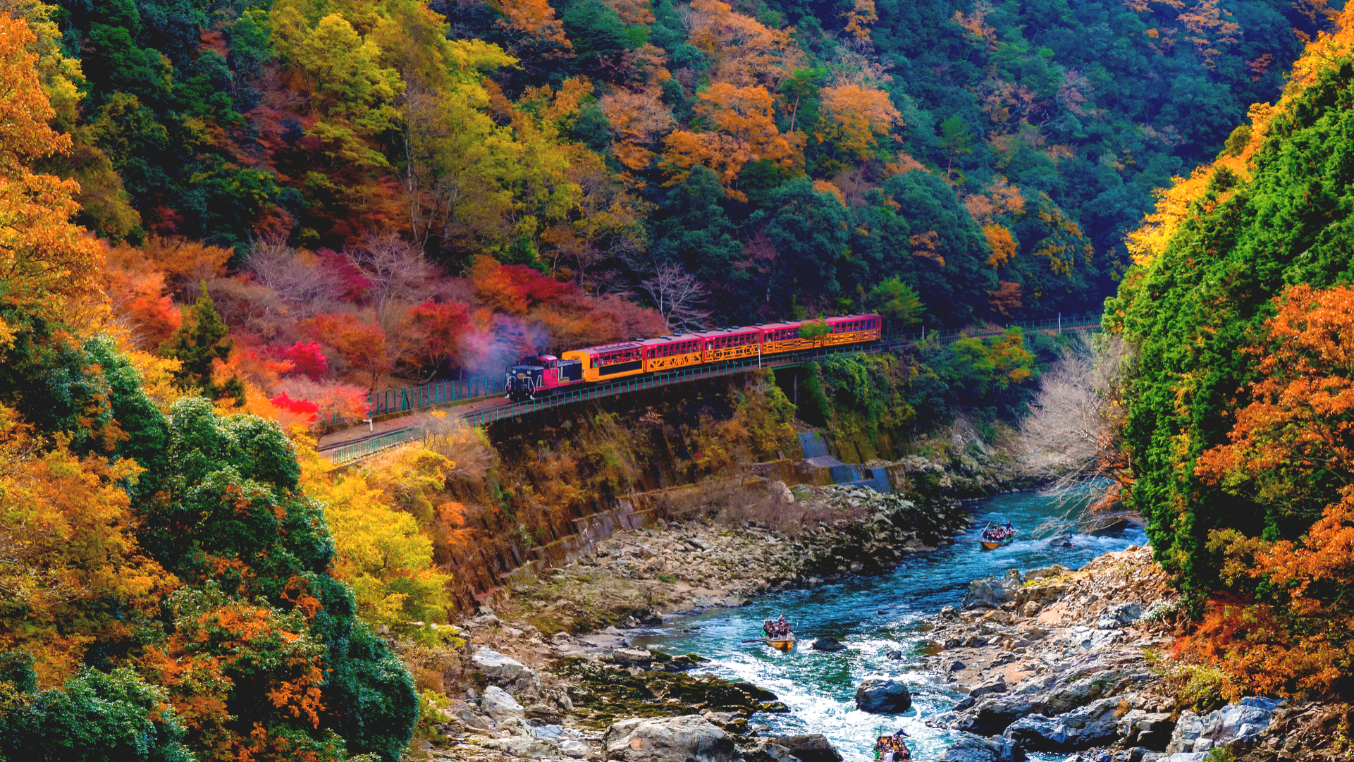 秋にオススメ 紅葉に出会える絶景の ローカル列車 12選 年