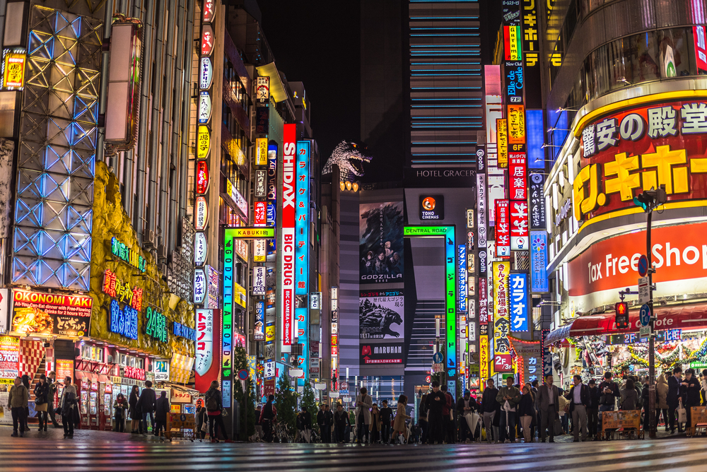 新宿 なぜ人が多い？