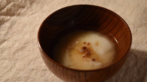 赤みそに黒砂糖…福井の若狭地域に伝わるユニークなお雑煮を作ってみた