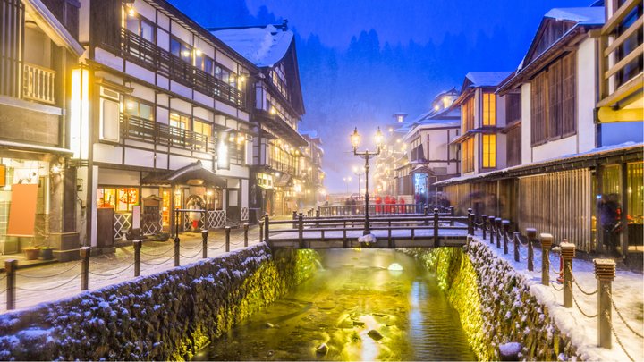 雪化粧の銀山温泉 新宿発 山形 名湯 ワイナリーをめぐるバスツアー2日間 食事付 Trip Editor