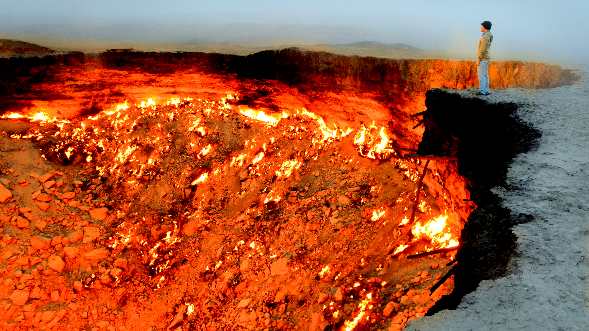恐ろしくも美しい 50年間燃え続けるトルクメニスタン 地獄の門 Trip Editor
