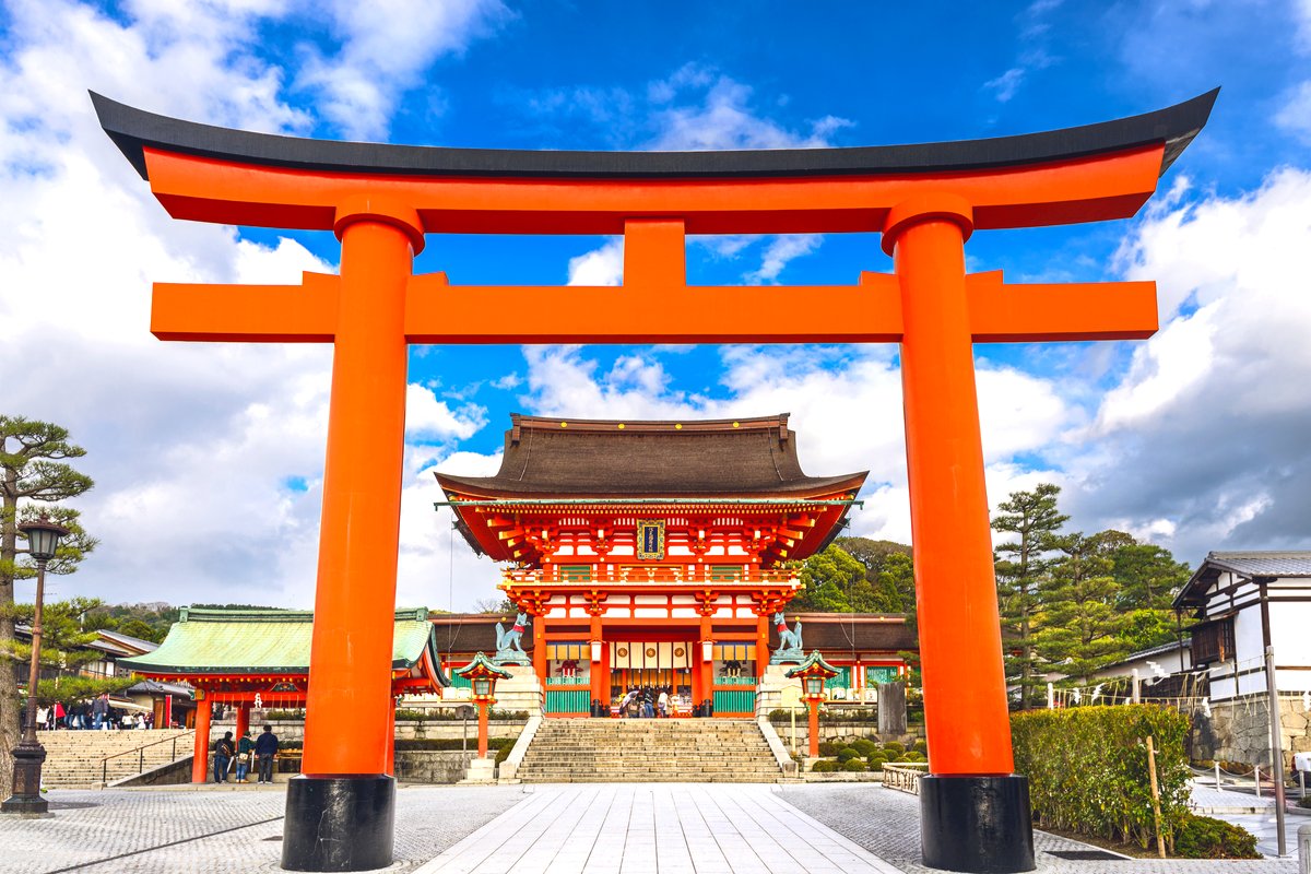 朱色に目を奪われる 西日本の神社にある美しき 千本鳥居 8選 Trip Editor