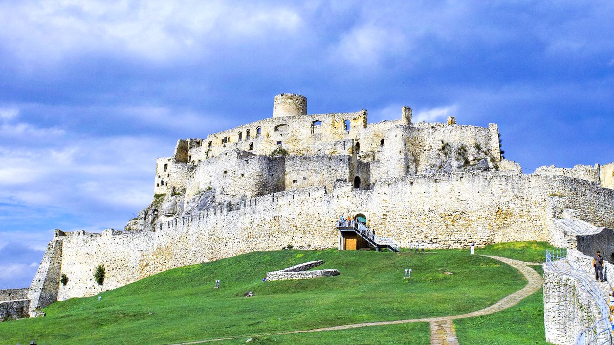 映画セットのような美しさ。スロバキアの世界遺産「スピシュスキー城