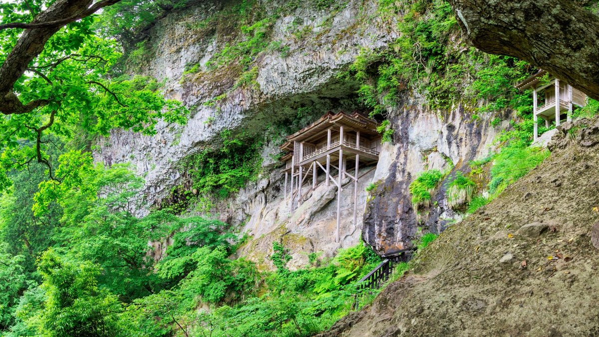 日本一ヒヤっとする国宝「三佛寺投入堂」はスリル満点な神秘の絶景名所