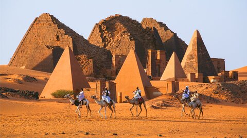 これって本物なの…？世界各地でそびえ立つ人気「ピラミッド」7選