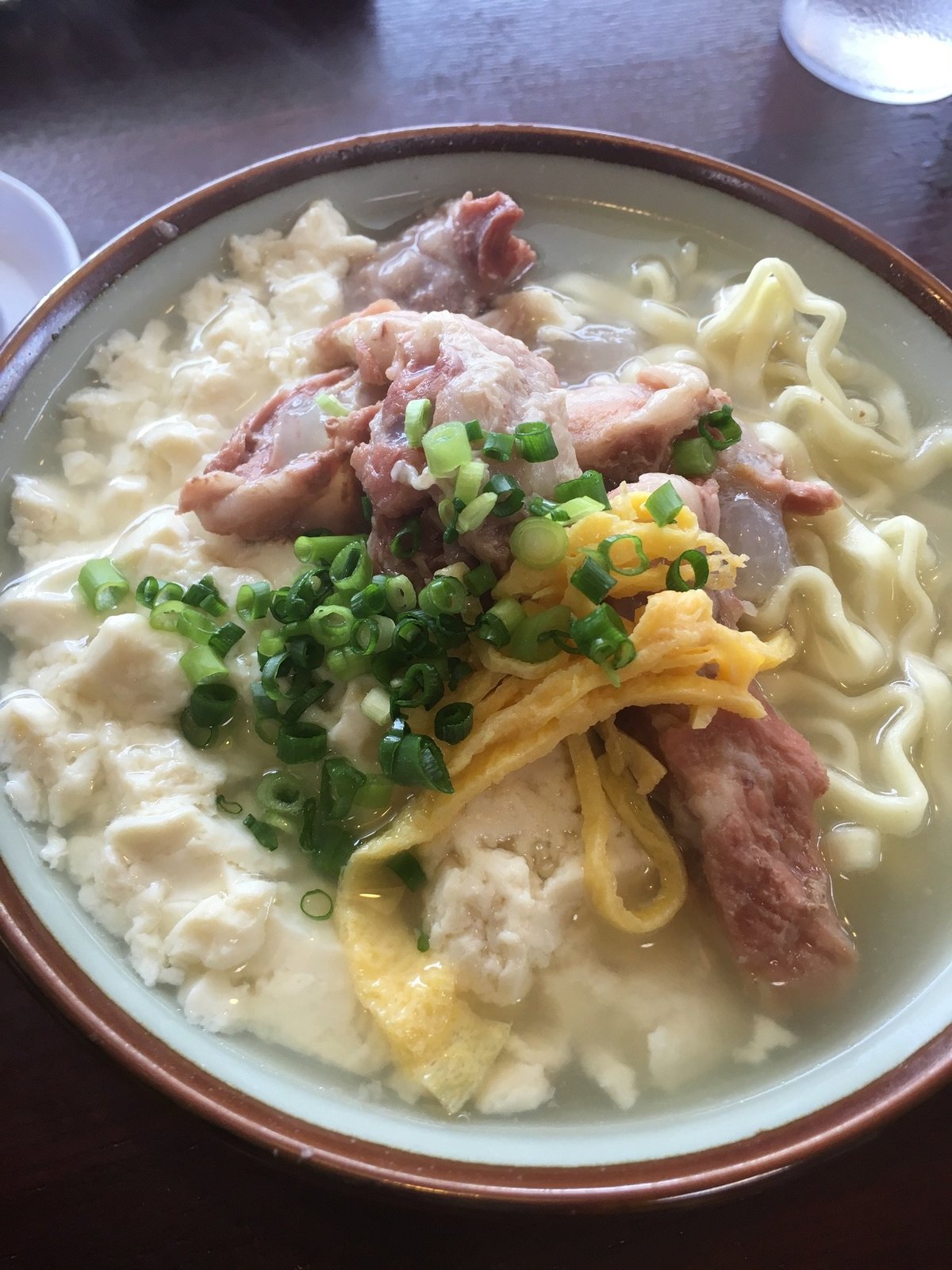 スープも具材も個性豊か。地元で愛される「沖縄そば」ランキング - TRiP EDiTOR