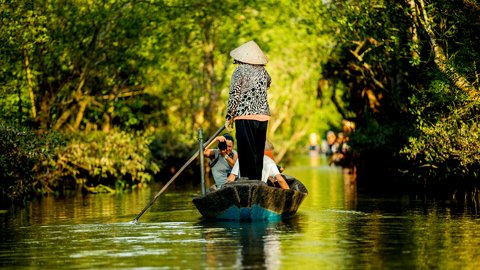 ベトナム「メコン河」で船にゆられ、地球の雄大さに触れる旅に出る