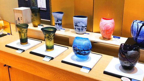 1世紀以上続く煌びやかな世界。小樽「北一硝子」のガラス細工の魅力