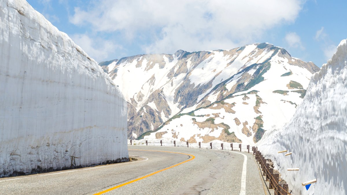 春が見ごろ。絶景が広がる日本全国おすすめの「雪の回廊」5選【2021】