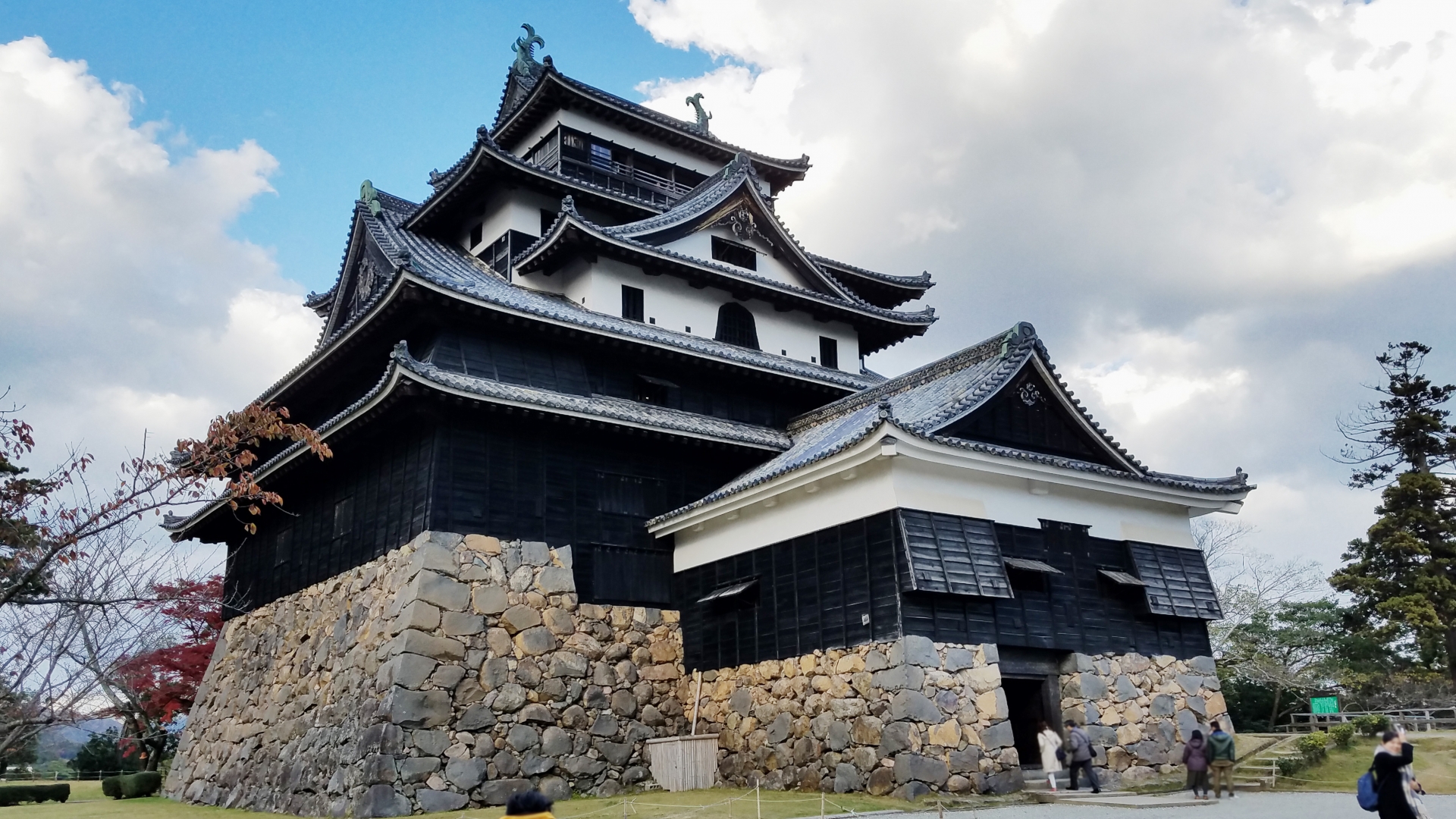 一体、なぜ？先人の知恵が詰まったユニークな日本全国の「お城」8選 - TRiP EDiTOR