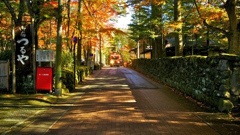 秋の絶景へ！美しい紅葉を楽しめる、日本国内のおすすめエリア＆宿泊施設5選