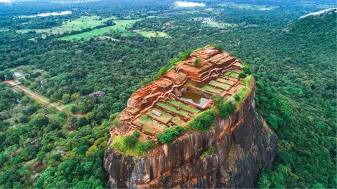 スリランカの古代都市。天空の王宮跡、世界遺産「シギリヤロック」の絶景をもとめて