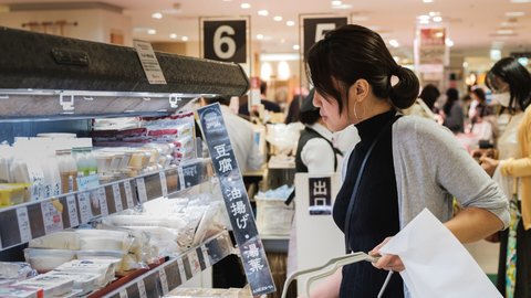 なぜ日本に来た外国人は、レジ打ちの店員さんに感動したのか？