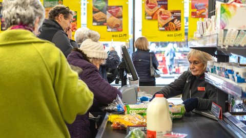 なぜ、いま？イギリスのスーパーで浸透しつつある「賞味期限表示」の撤廃