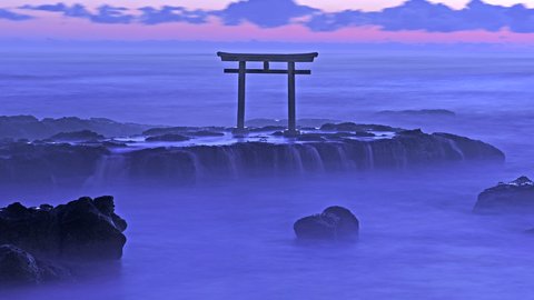 日本が誇る絶景のパワースポットへ。美しすぎる全国の「神社」37選