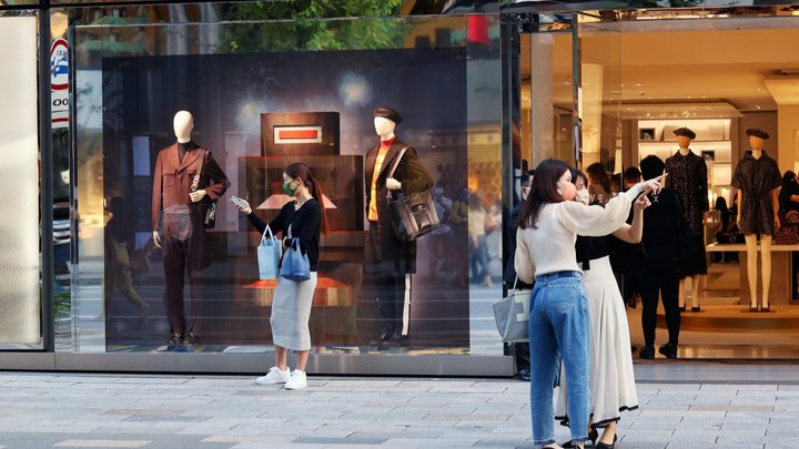 外人 日本人 ショップ 同じ服