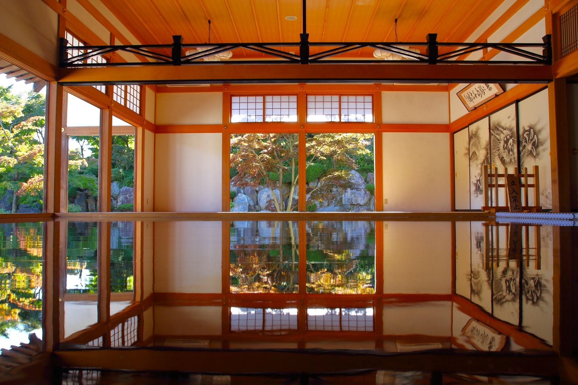 絶景の穴場パワースポットで開運を願う。風情あふれる美しき「寺院」