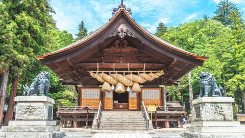 境内の手水が温泉？！日本最古神社のひとつ「諏訪大社」で神秘的な体験