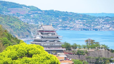 温泉街ならではのサービスも。静岡県の王道観光スポット「熱海城」