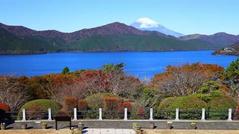 芦ノ湖の向こうには富士山も。神奈川が誇る景勝地「恩賜箱根公園」
