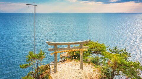琵琶湖に浮かぶ神秘の島…神様が住む日本屈指のパワースポット「竹生島」
