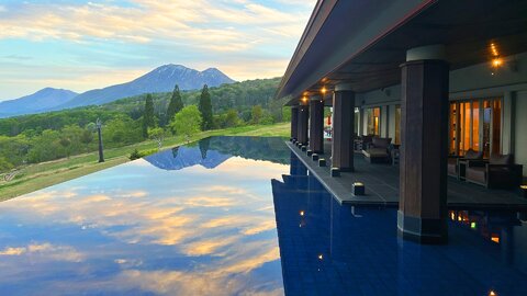 水面が景色と一体化する絶景…美しい「水盤テラス」が映える極上ホテル５選