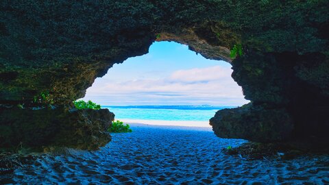 沖縄本島で屈指の透明度「瀬底ビーチ」周辺に、続々とSNS映えスポットが誕生