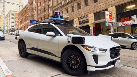 運転席に誰もいない！？自動運転タクシー『Waymo One』利用で起きたハプニング