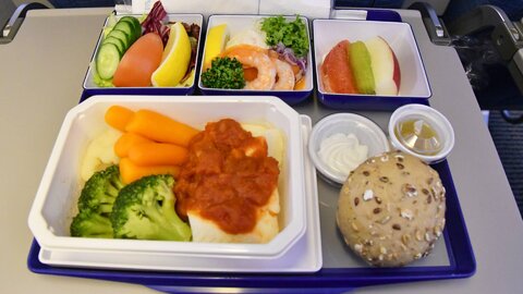 機内食を無料で変更。旅のプロがあえて「特別機内食」を選ぶ理由