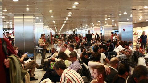 台風で飛行機が欠航しそう…「空の便」のトラブルで知っておいたほうがいいこと