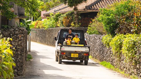 夏の帰省、約4割が「行かない」。その理由から見える、新しい“家族旅行”のかたち