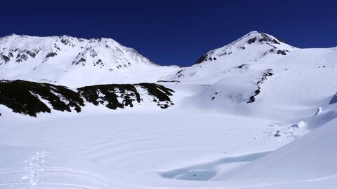 雪解けとともに現れる絶景。立山黒部アルペンルートが「みくりが池雪解け情報」を毎週配信 雪解けとともに現れる絶景。立山黒部アルペンルートが「みくりが池雪解け情報」を毎週配信