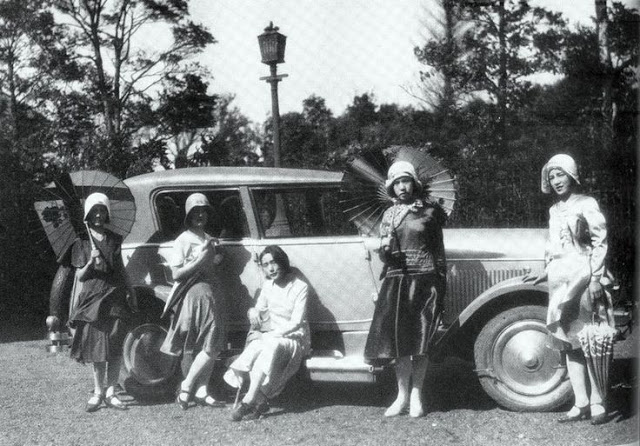 Japanese+moga+girls+in+the+1920s+%2813%29
